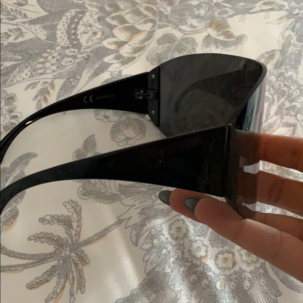 Large sunglasses - Picture 5 of 6